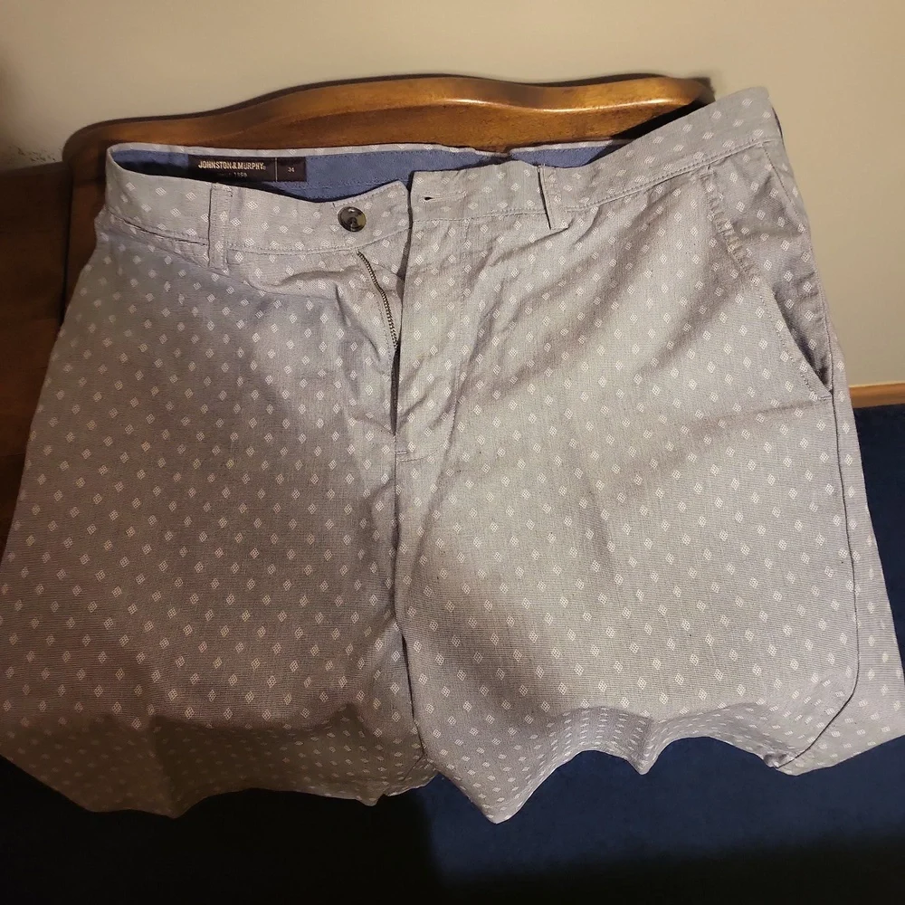 Johnston and Murphy shorts. Never worn. Size 34 - Picture 3 of 3